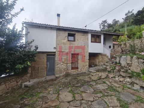 Casa de piedra con finca en Untes